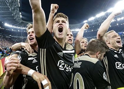 hlv-juventus-noi-ajax-thang-lien-tiep-vi-qua-may-man-1